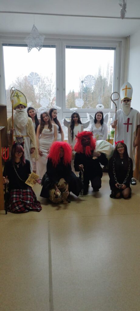 Mikuláši, čerti i andělé na Osmičce